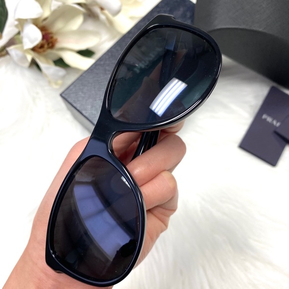 🕶😎 PRADA Sunglasses 😎🕶 - Picture 3 of 15